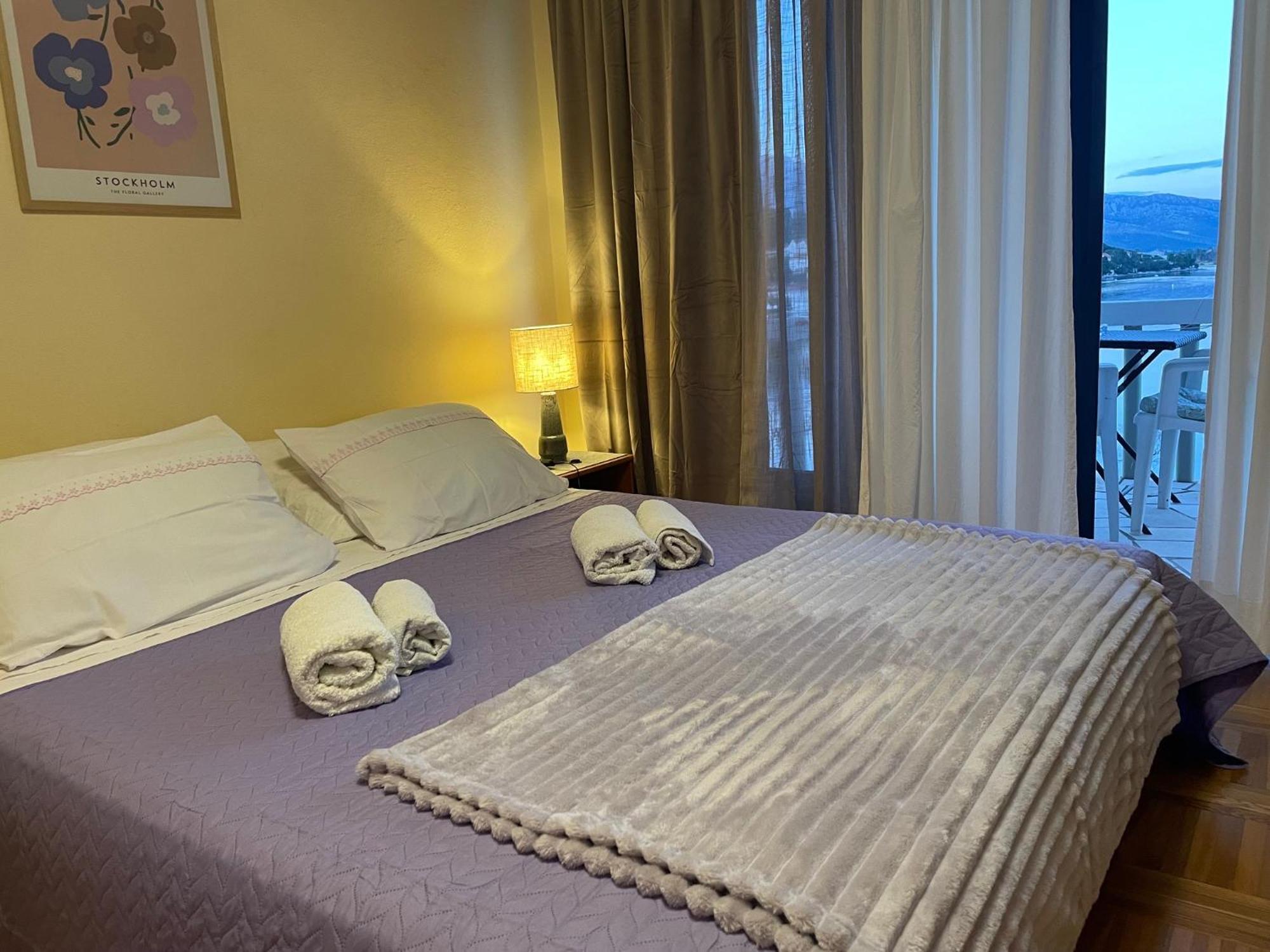 Apartments Ana By The Sea ลุมบาร์ดา ภายนอก รูปภาพ
