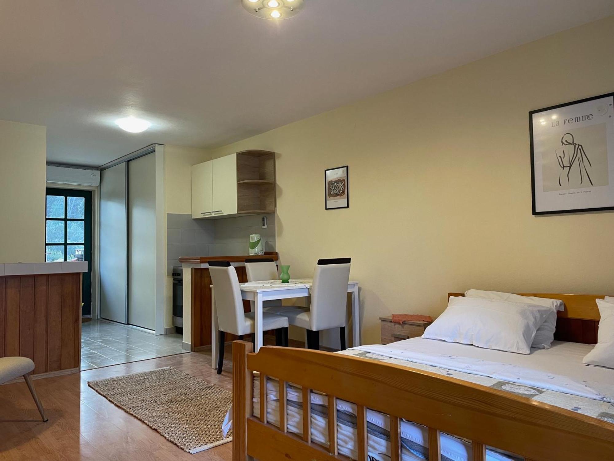 Apartments Ana By The Sea ลุมบาร์ดา ภายนอก รูปภาพ