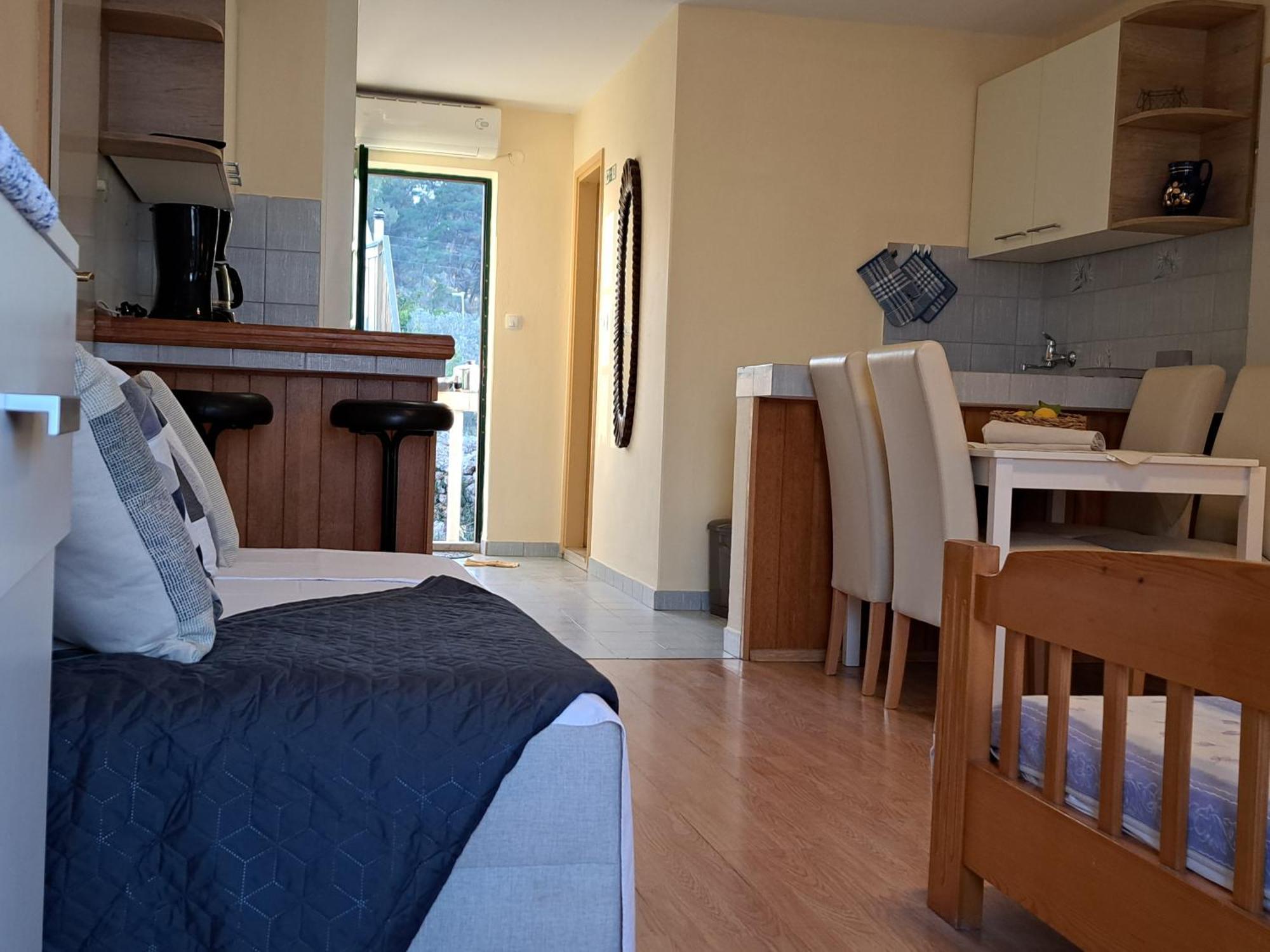 Apartments Ana By The Sea ลุมบาร์ดา ภายนอก รูปภาพ