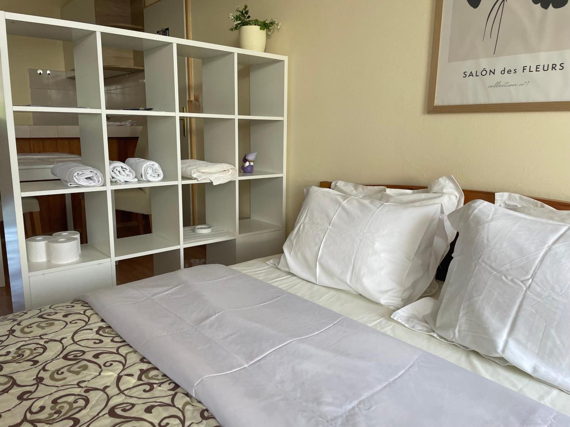 Apartments Ana By The Sea ลุมบาร์ดา ภายนอก รูปภาพ