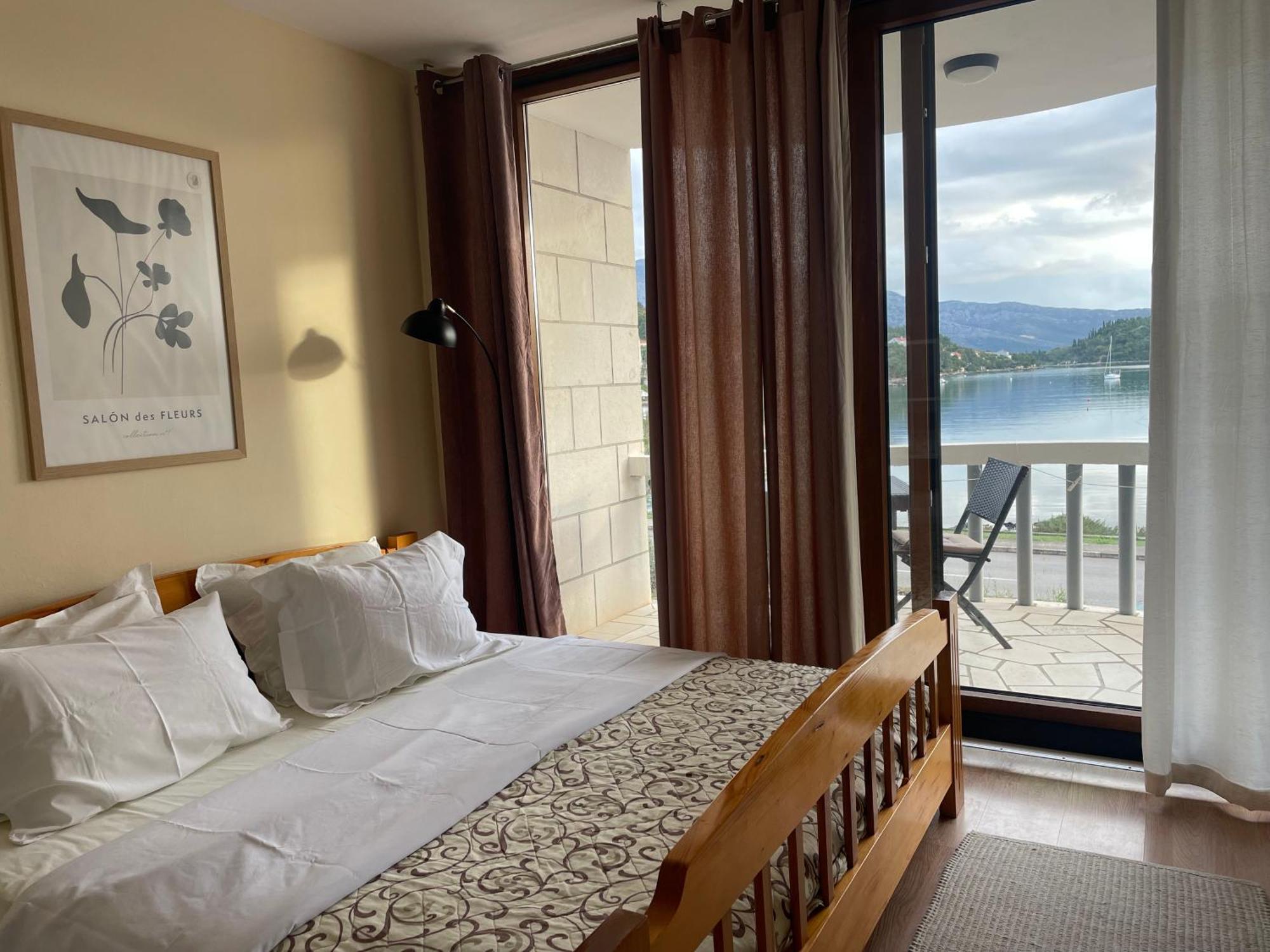 Apartments Ana By The Sea ลุมบาร์ดา ภายนอก รูปภาพ