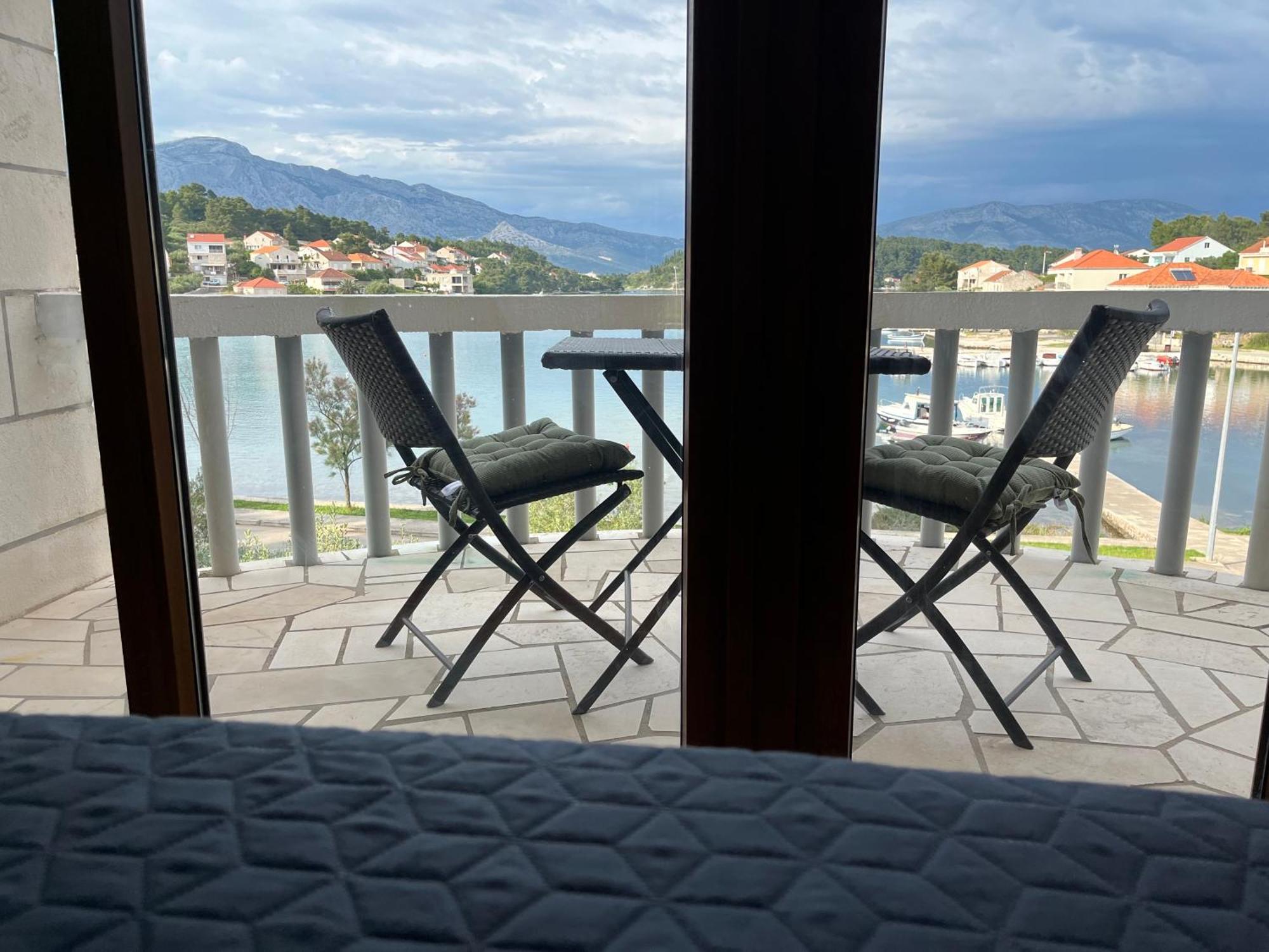 Apartments Ana By The Sea ลุมบาร์ดา ภายนอก รูปภาพ